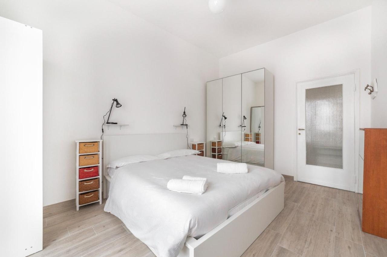 Sant'Ambrogio Bright Apartment With Terrace Milano Dış mekan fotoğraf